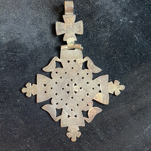 Cross figure, Approximately 5 1/4 inches no chain or cord included for this item - Picture 2 of 12